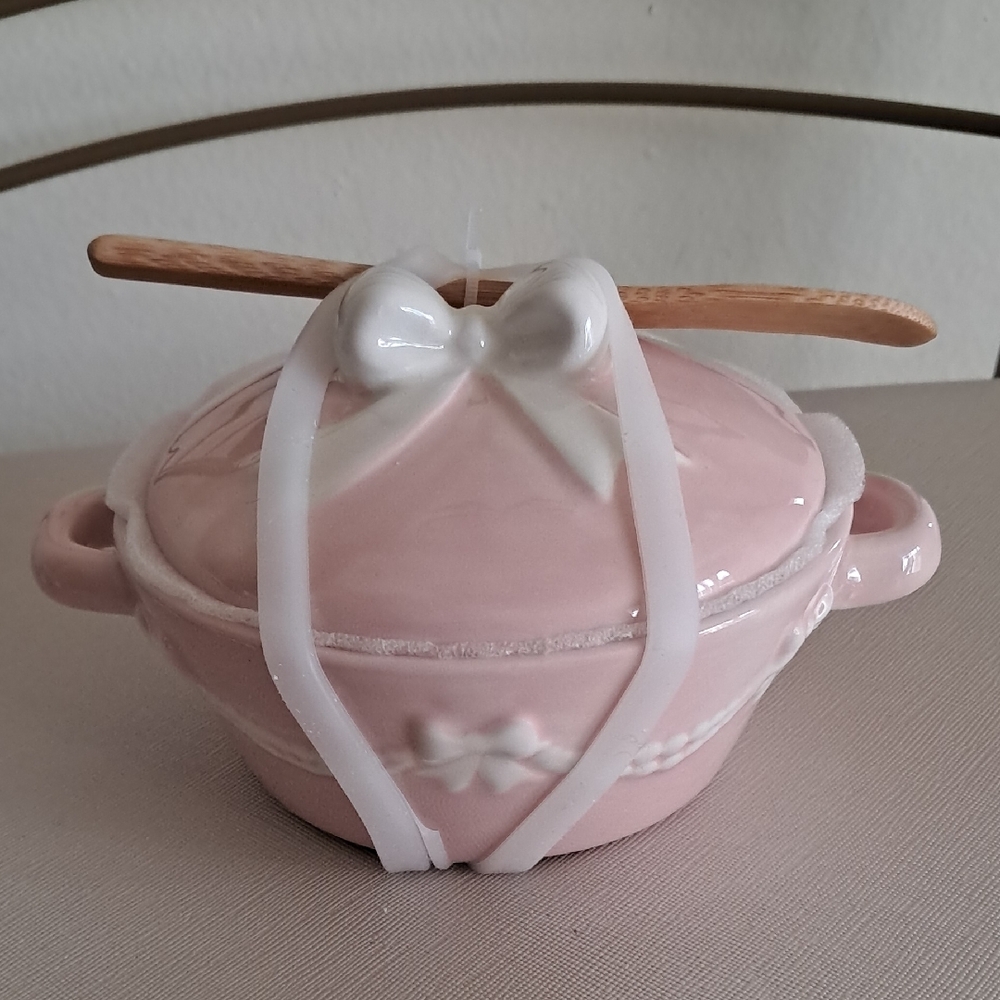 Pink Ceramic Bow Bakeware with Lid and Spoon